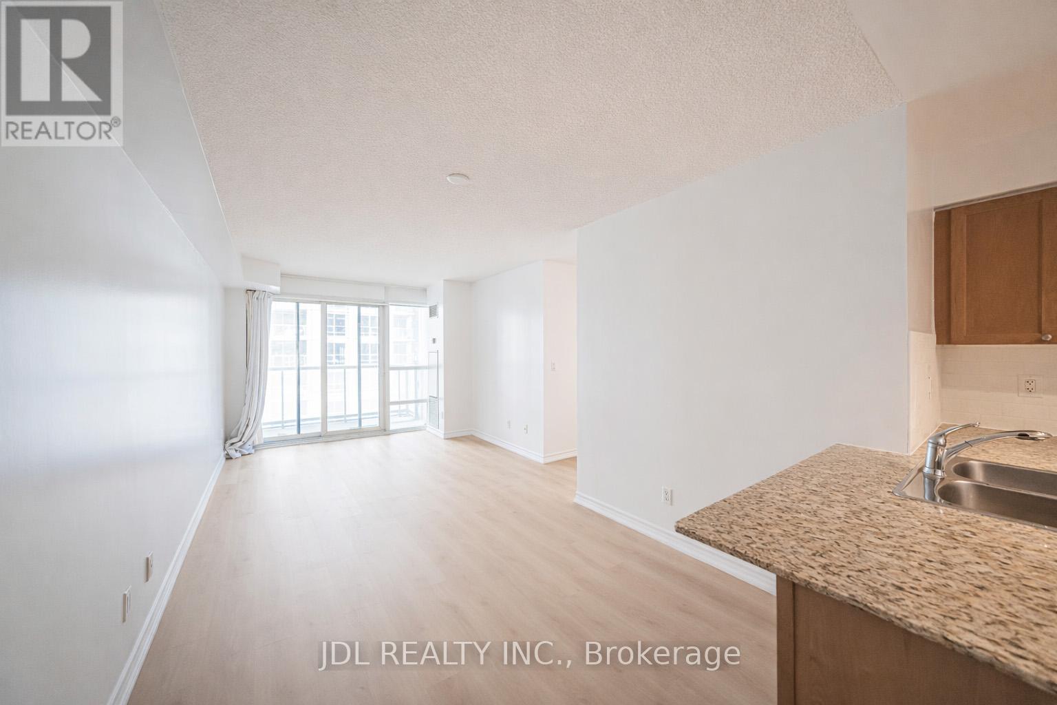 1001 - 761 Bay Street, Toronto, Ontario M5G 2R2 - Photo 6 - C12942344