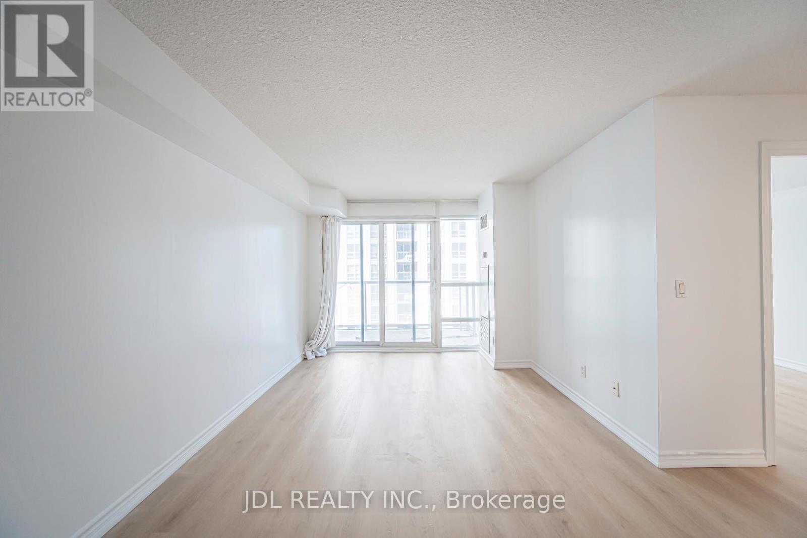 1001 - 761 Bay Street, Toronto, Ontario M5G 2R2 - Photo 8 - C12942344