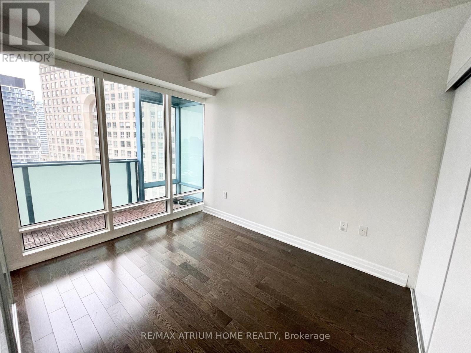 1809 - 8 The Esplanade, Toronto, Ontario M5E 0A6 - Photo 12 - C12942346