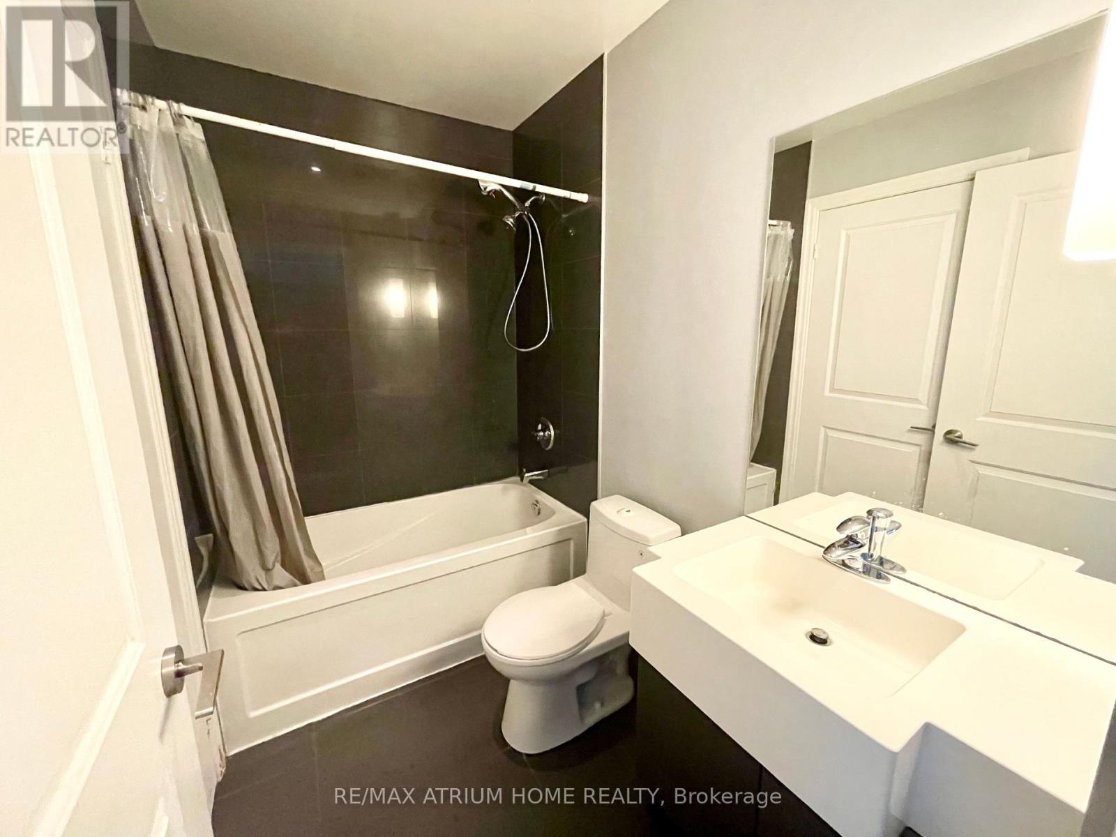 1809 - 8 The Esplanade, Toronto, Ontario M5E 0A6 - Photo 13 - C12942346