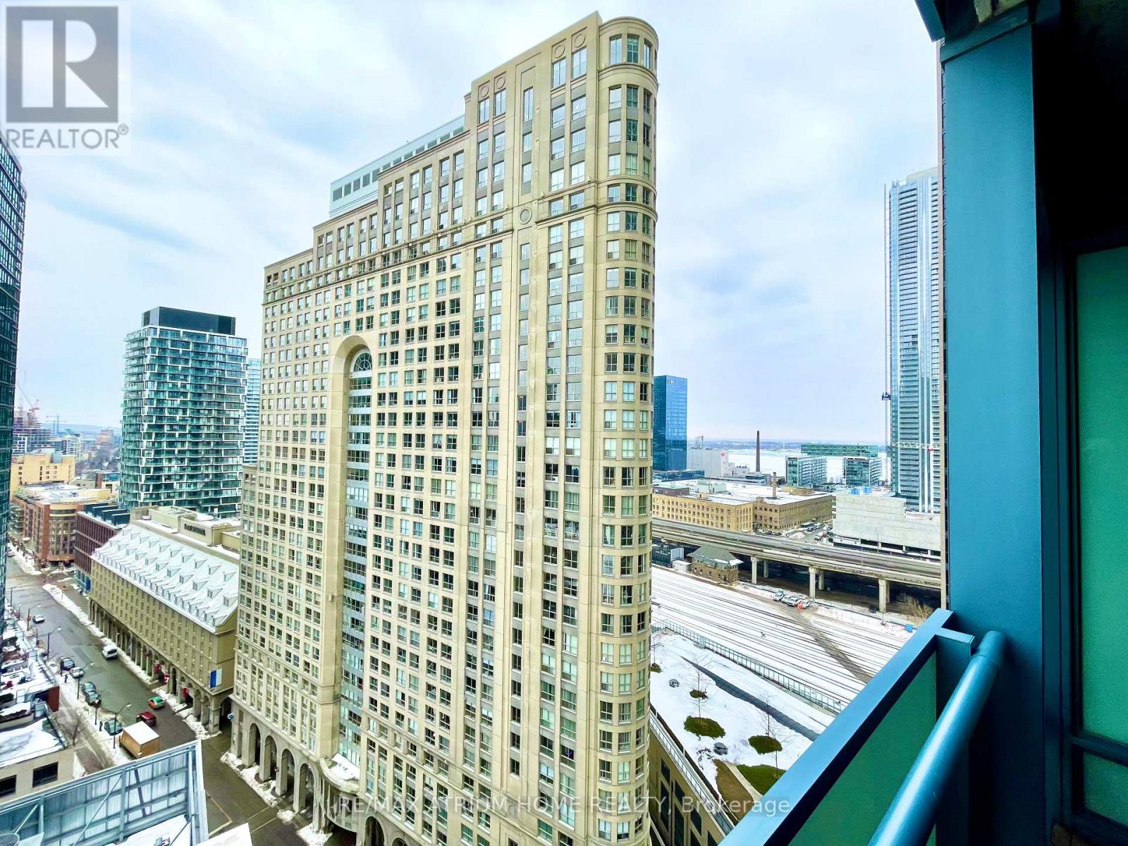 1809 - 8 The Esplanade, Toronto, Ontario M5E 0A6 - Photo 15 - C12942346