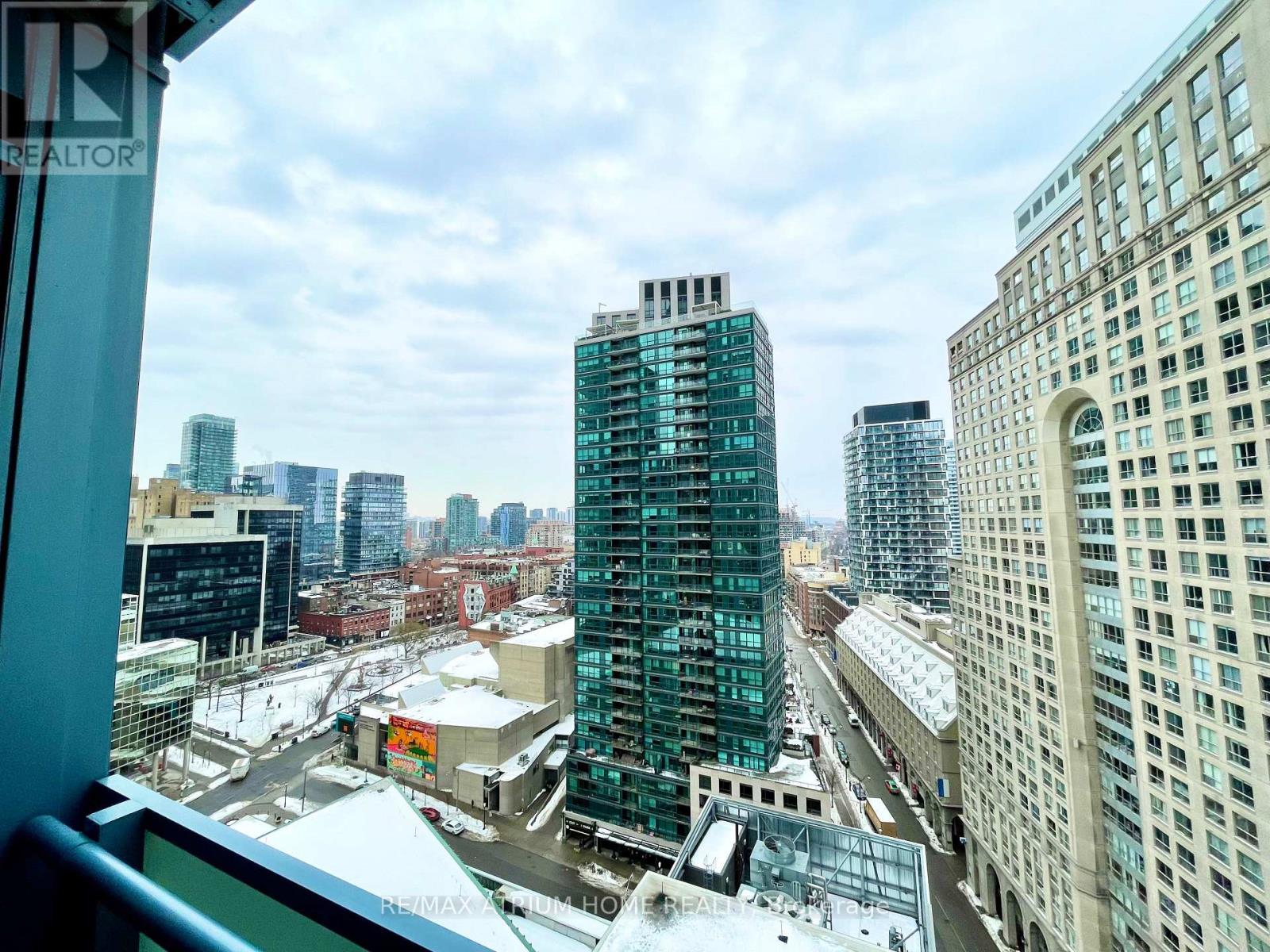 1809 - 8 The Esplanade, Toronto, Ontario M5E 0A6 - Photo 17 - C12942346