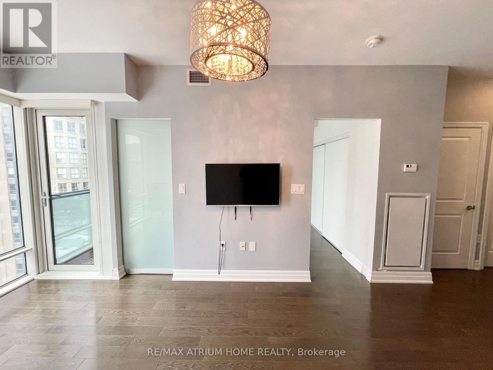 1809 - 8 The Esplanade, Toronto, Ontario M5E 0A6 - Photo 7 - C12942346