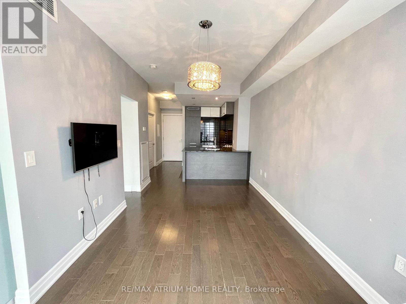 1809 - 8 The Esplanade, Toronto, Ontario M5E 0A6 - Photo 8 - C12942346