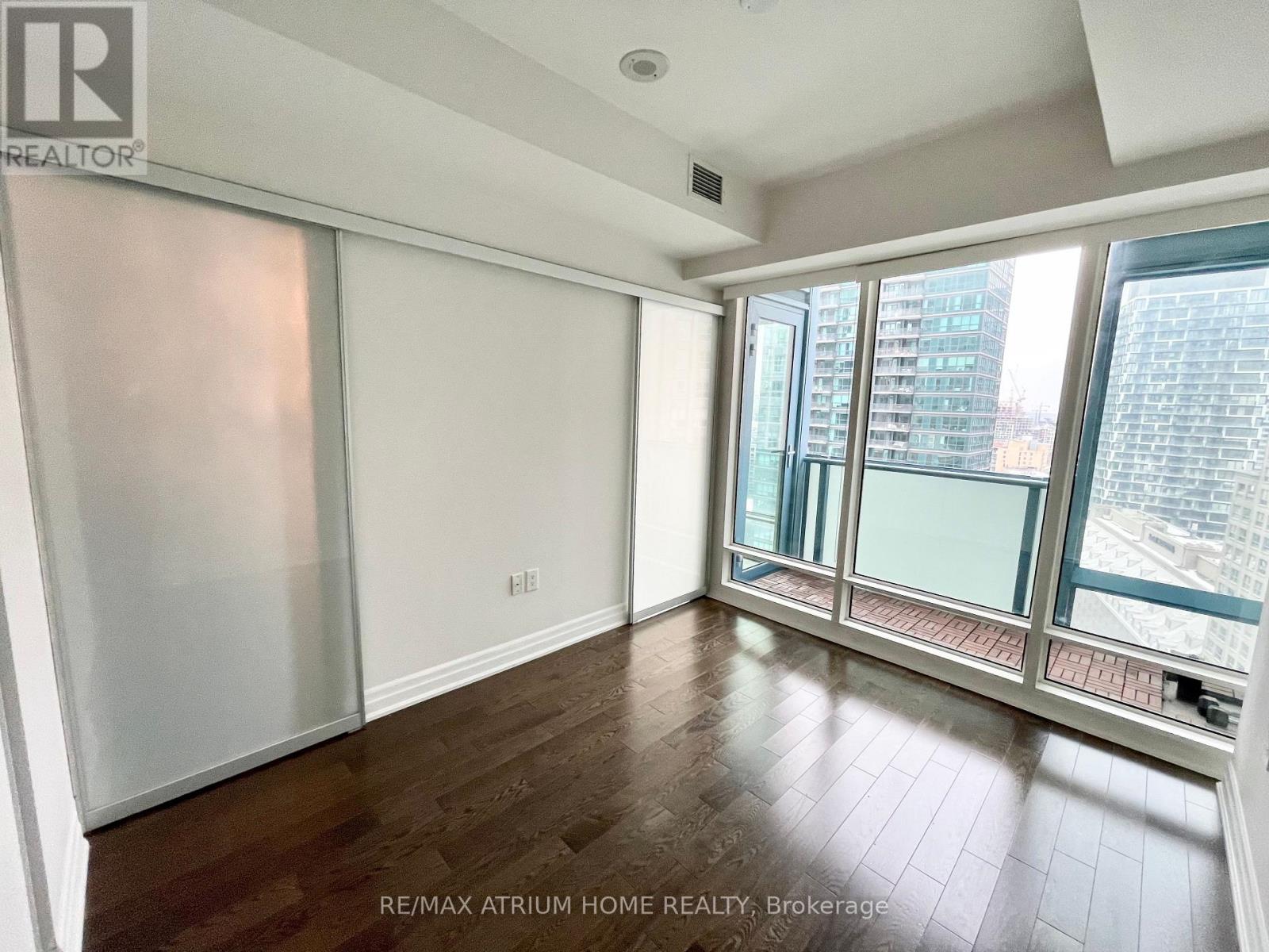 1809 - 8 The Esplanade, Toronto, Ontario M5E 0A6 - Photo 9 - C12942346