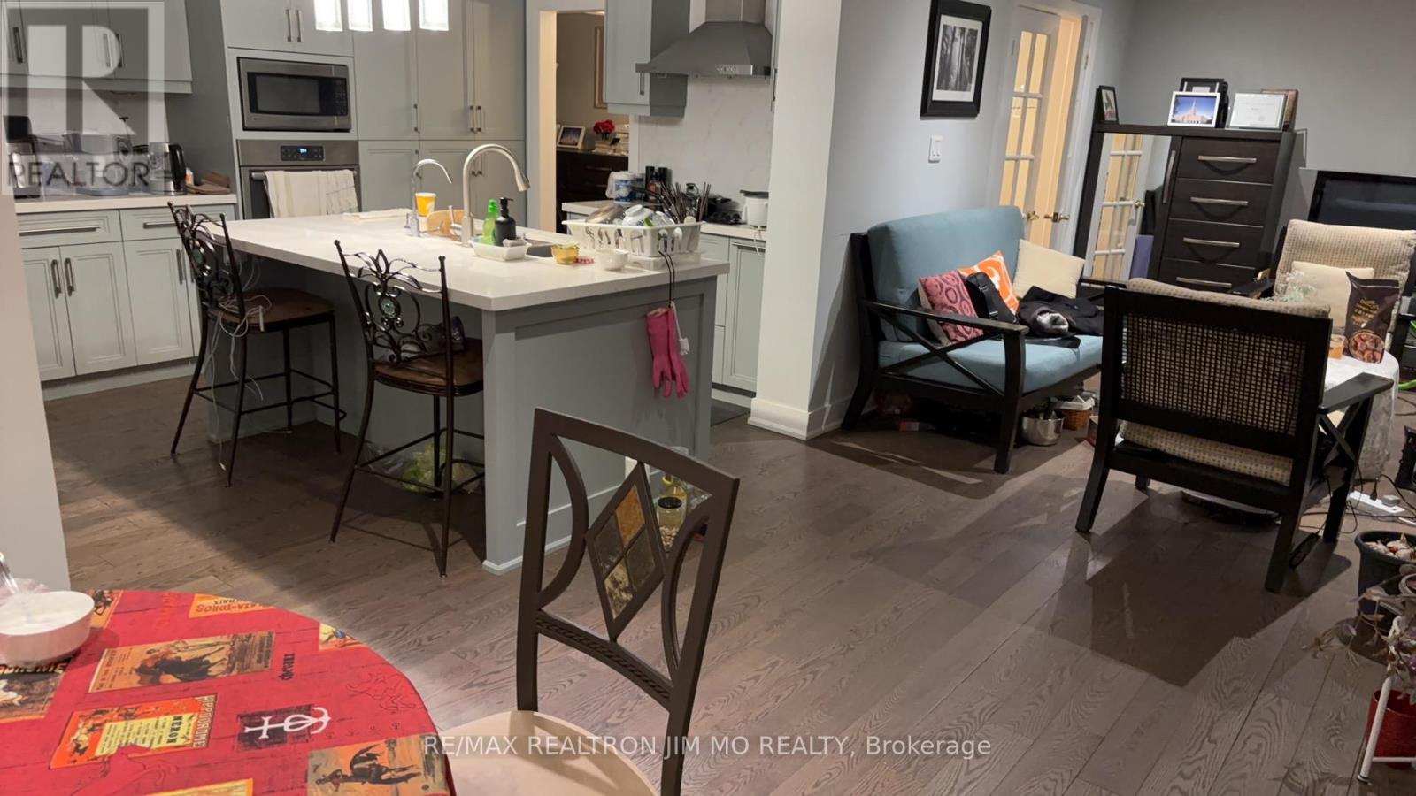 145 STEELES AVENUE E, Toronto, Ontario