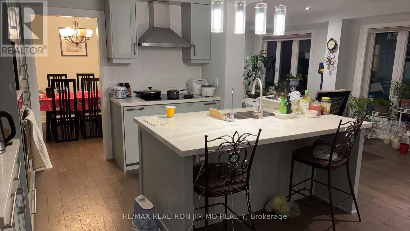 145 Steeles Avenue E, Toronto, Ontario  M2M 3Y5 - Photo 2 - C12942348