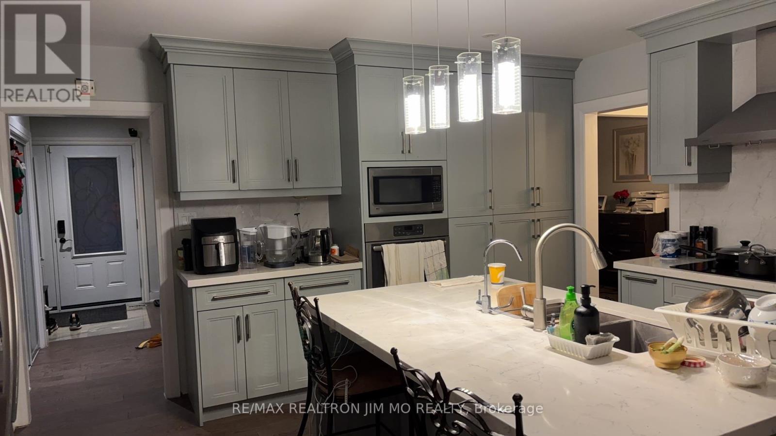 145 Steeles Avenue E, Toronto, Ontario  M2M 3Y5 - Photo 3 - C12942348