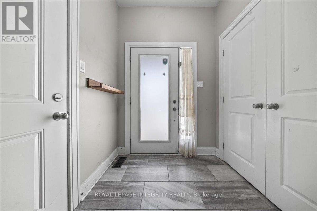 154 Woodhurst Crescent, Ottawa, Ontario  K2S 0T5 - Photo 3 - X12942326