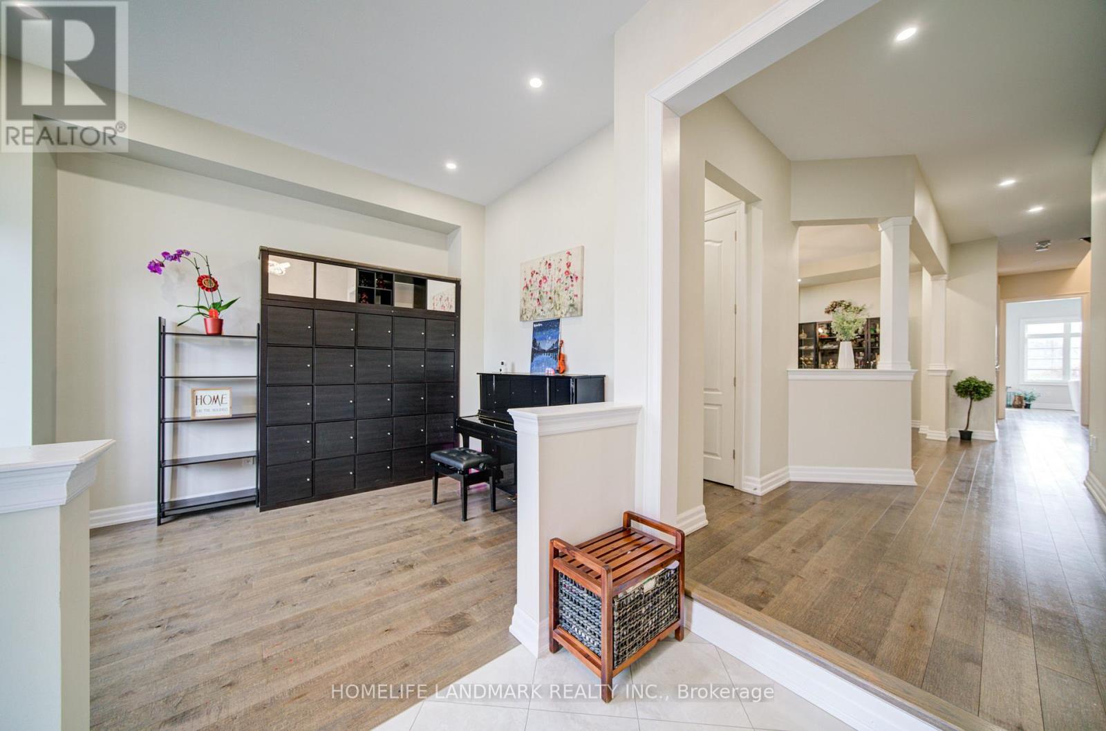 43 Mike Boshevski Court, Aurora, Ontario  L4G 3G7 - Photo 4 - N12942244