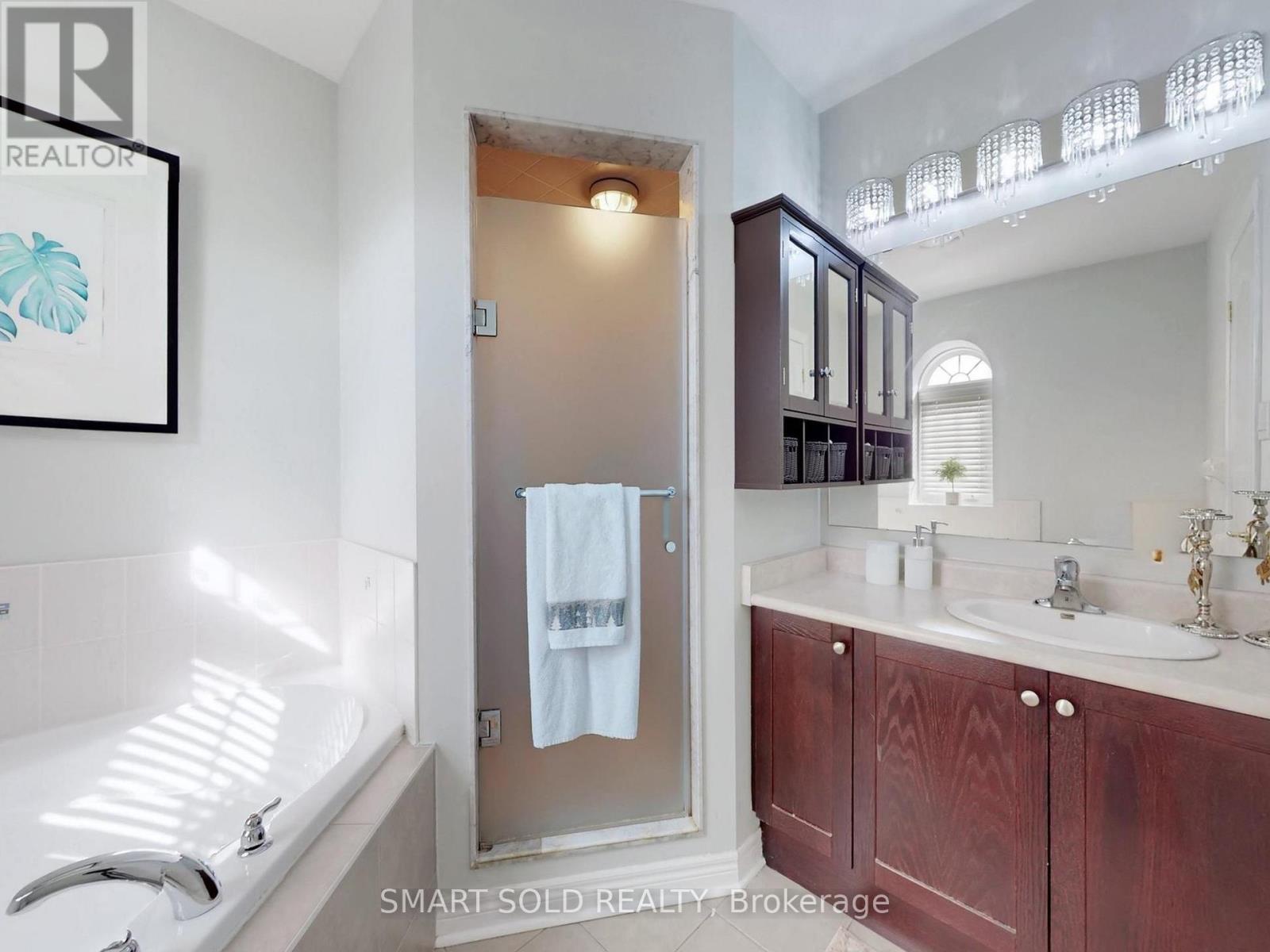 72 Headwater Crescent, Richmond Hill, Ontario L4E 0T2 - Photo 16 - N12942246