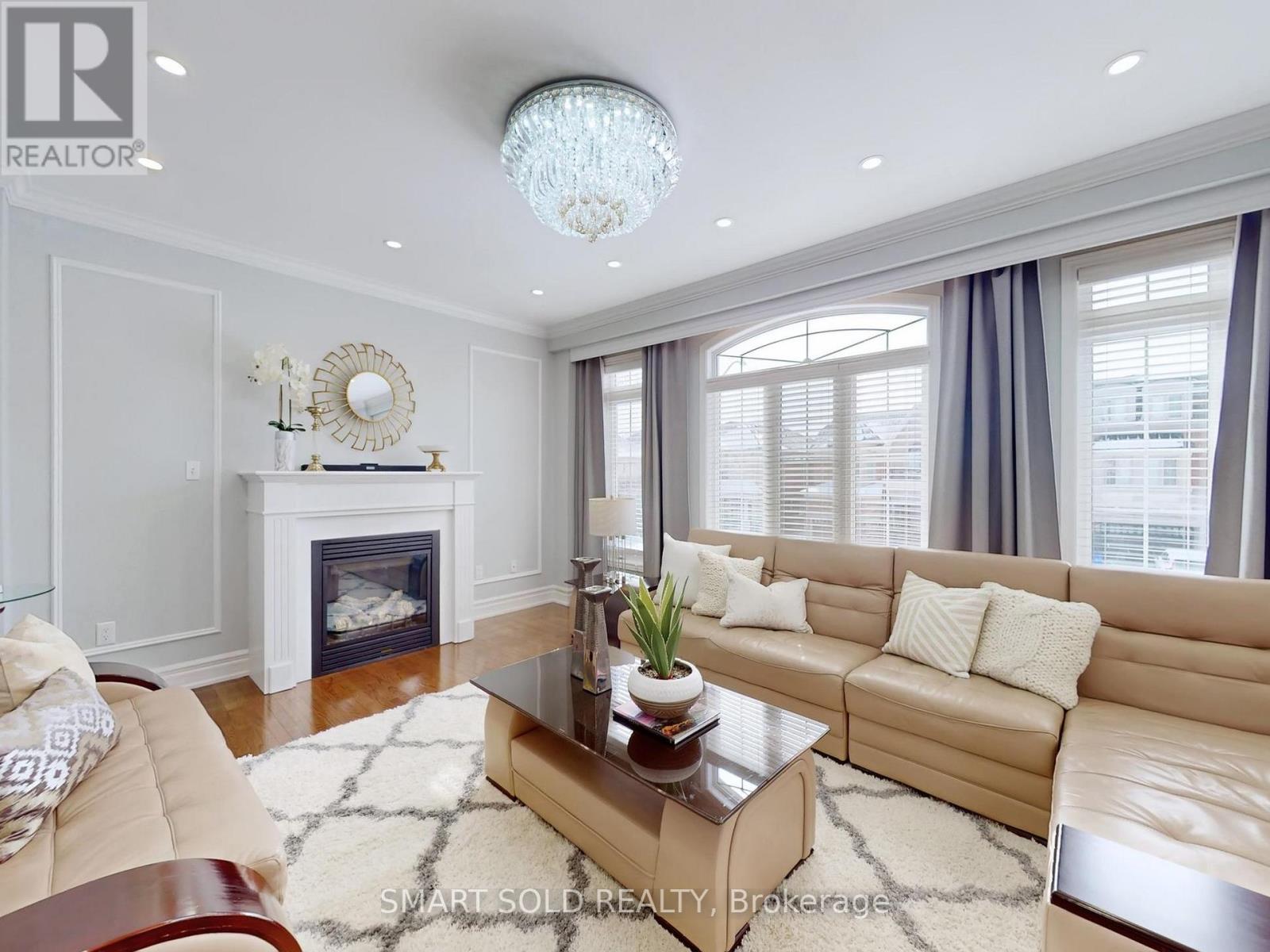 72 Headwater Crescent, Richmond Hill, Ontario L4E 0T2 - Photo 2 - N12942246