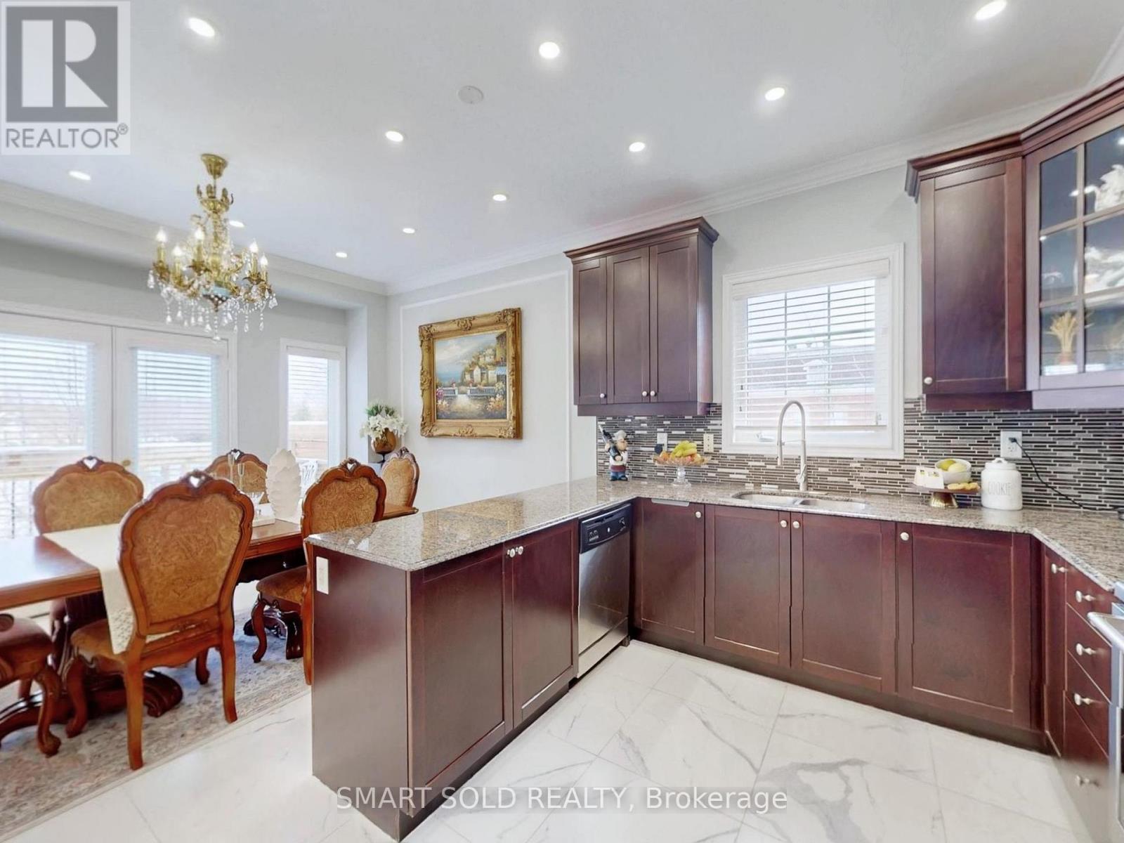 72 Headwater Crescent, Richmond Hill, Ontario L4E 0T2 - Photo 8 - N12942246