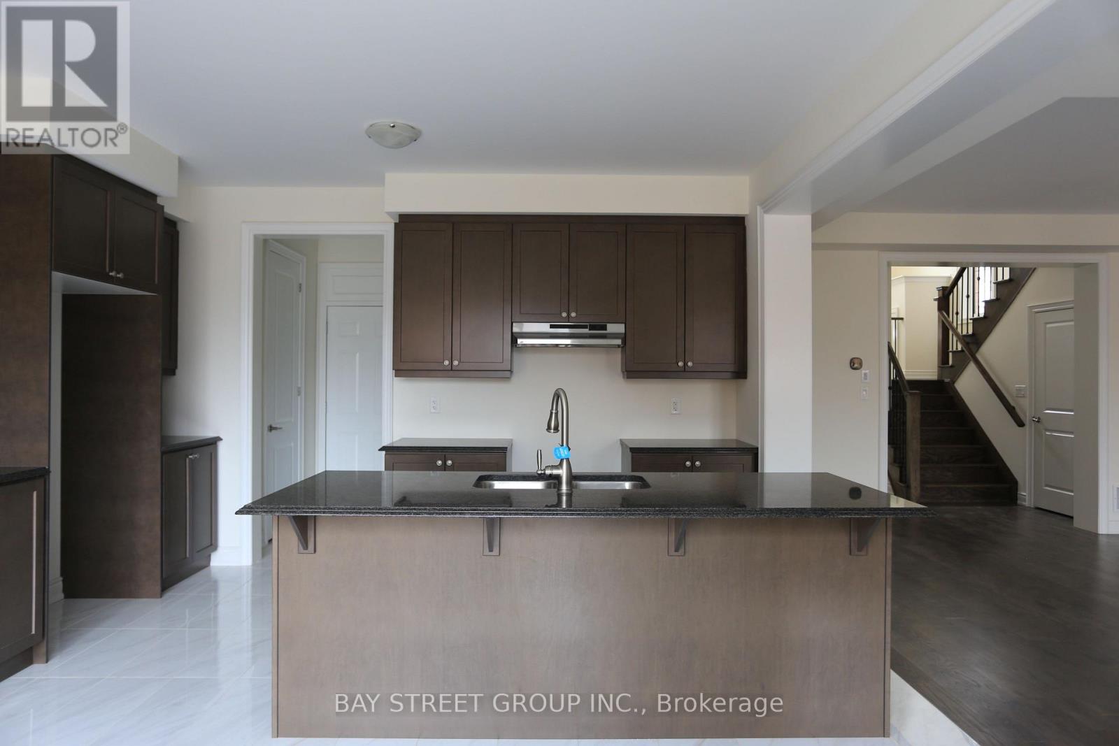 153 Kleinburg Summit Way, Vaughan, Ontario  L4H 4V4 - Photo 2 - N12942288