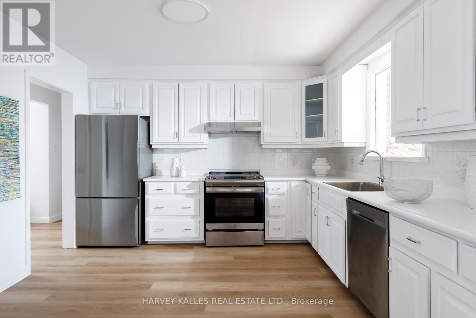 414 The Kingsway, Toronto, Ontario M9A 3V9 - Photo 13 - W12942256