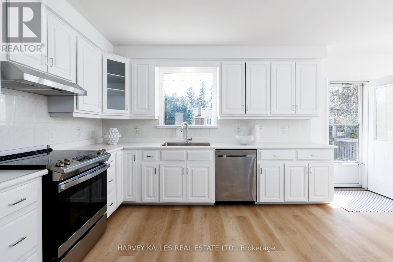 414 The Kingsway, Toronto, Ontario M9A 3V9 - Photo 15 - W12942256