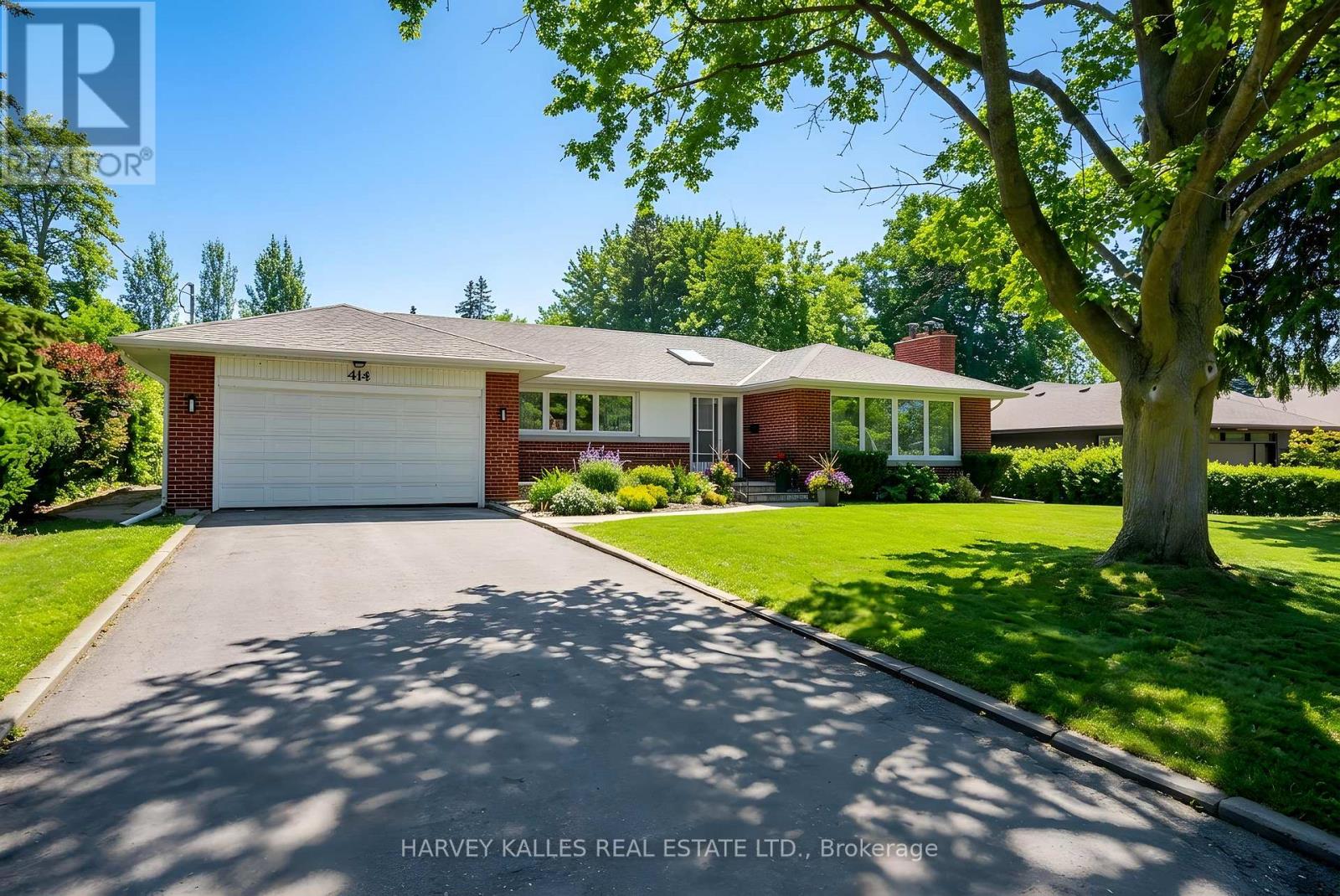 414 The Kingsway, Toronto, Ontario M9A 3V9 - Photo 2 - W12942256