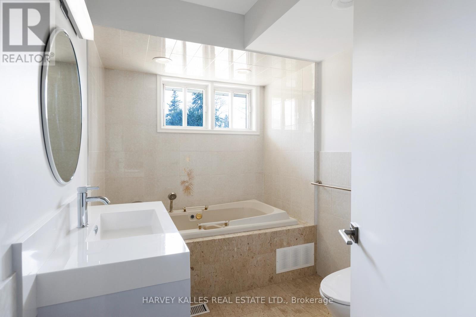 414 The Kingsway, Toronto, Ontario M9A 3V9 - Photo 26 - W12942256