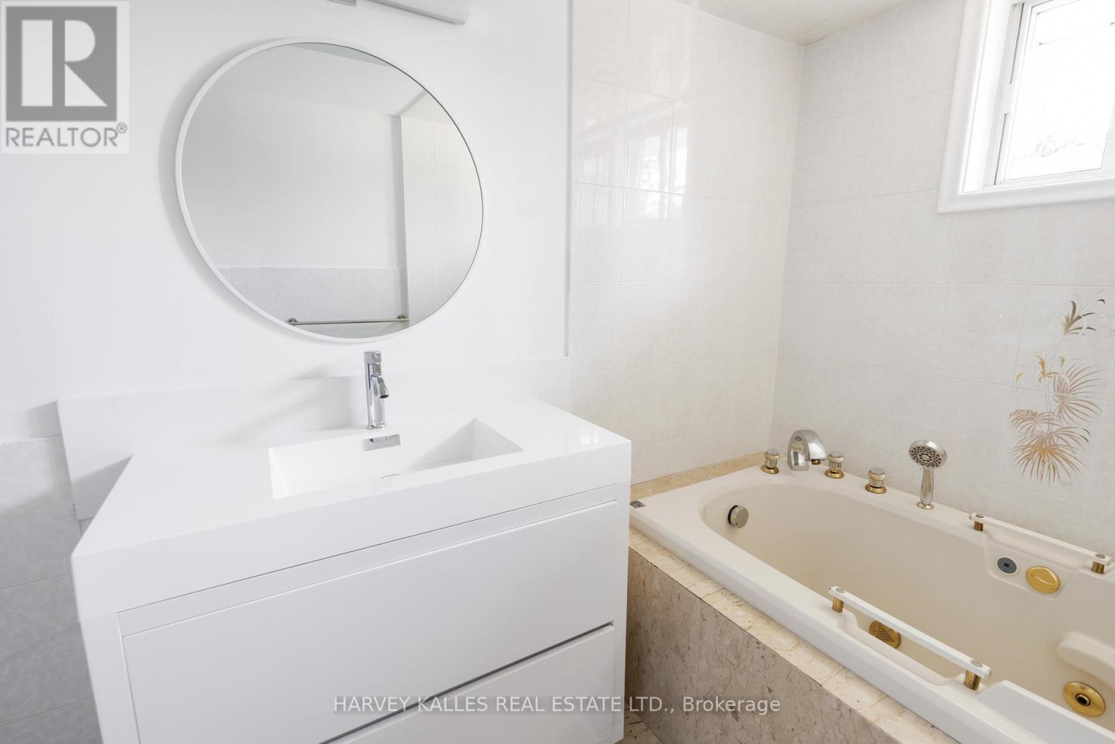 414 The Kingsway, Toronto, Ontario M9A 3V9 - Photo 27 - W12942256