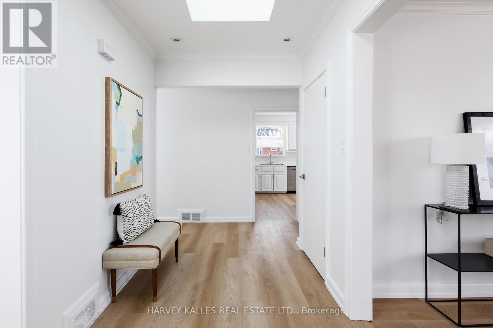 414 The Kingsway, Toronto, Ontario M9A 3V9 - Photo 4 - W12942256