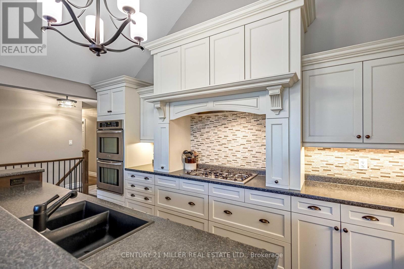 1898 Waterdown Road, Burlington, Ontario  L7P 0T2 - Photo 11 - W12942262