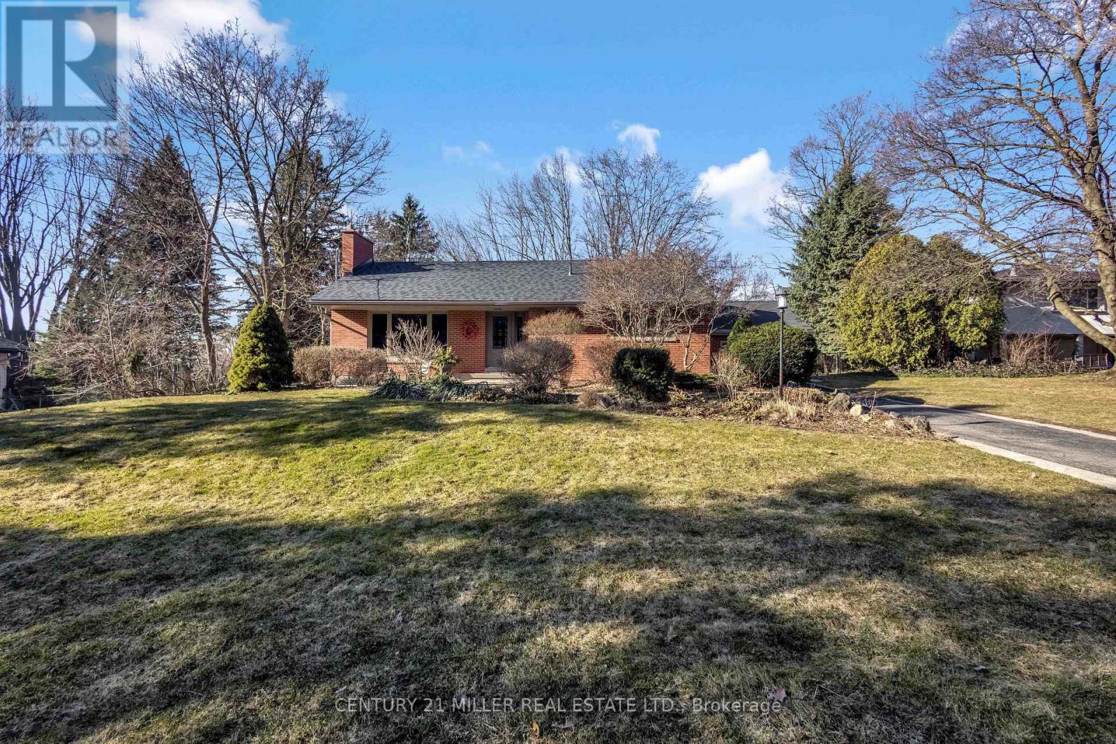 1898 Waterdown Road, Burlington, Ontario  L7P 0T2 - Photo 2 - W12942262