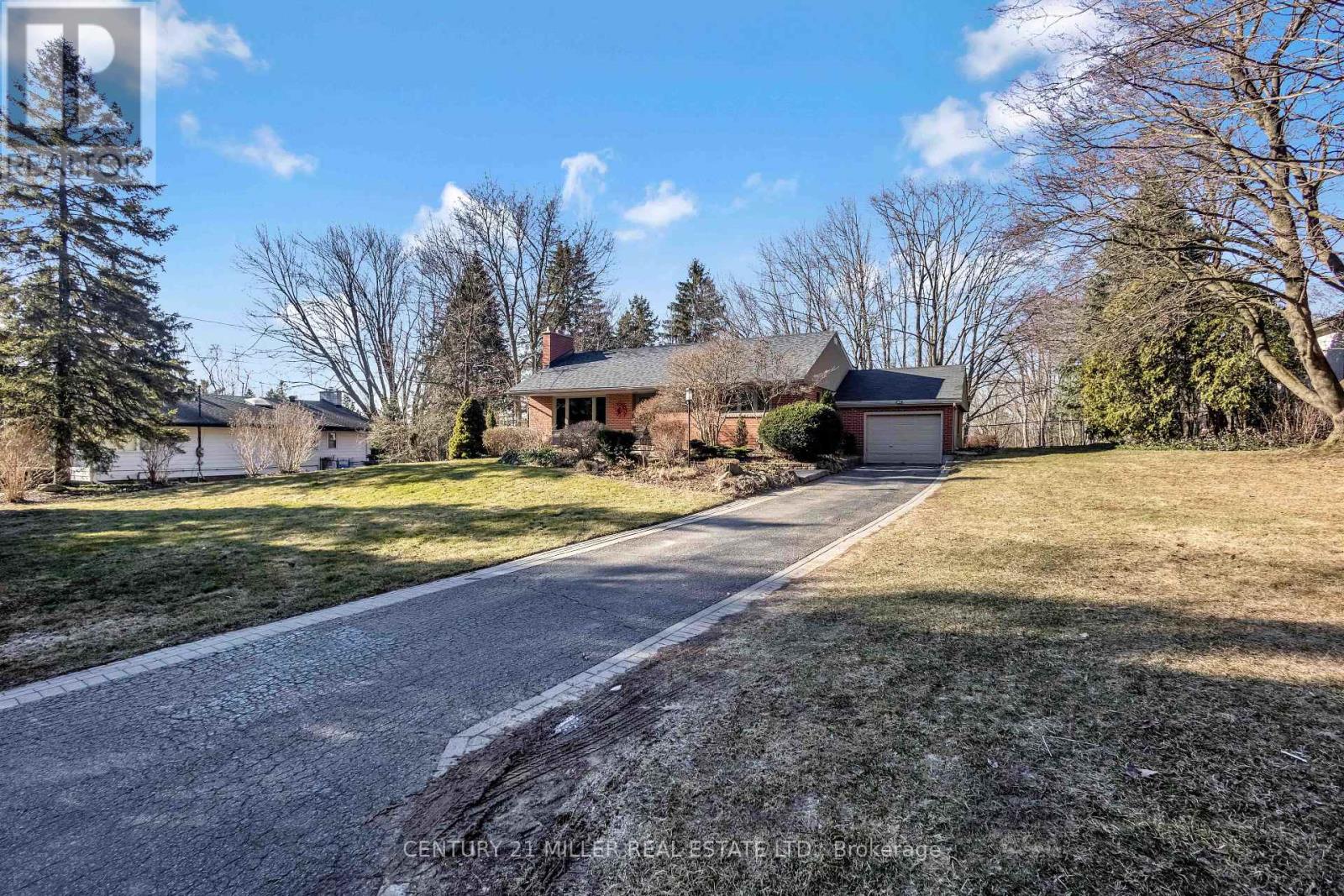 1898 Waterdown Road, Burlington, Ontario  L7P 0T2 - Photo 3 - W12942262