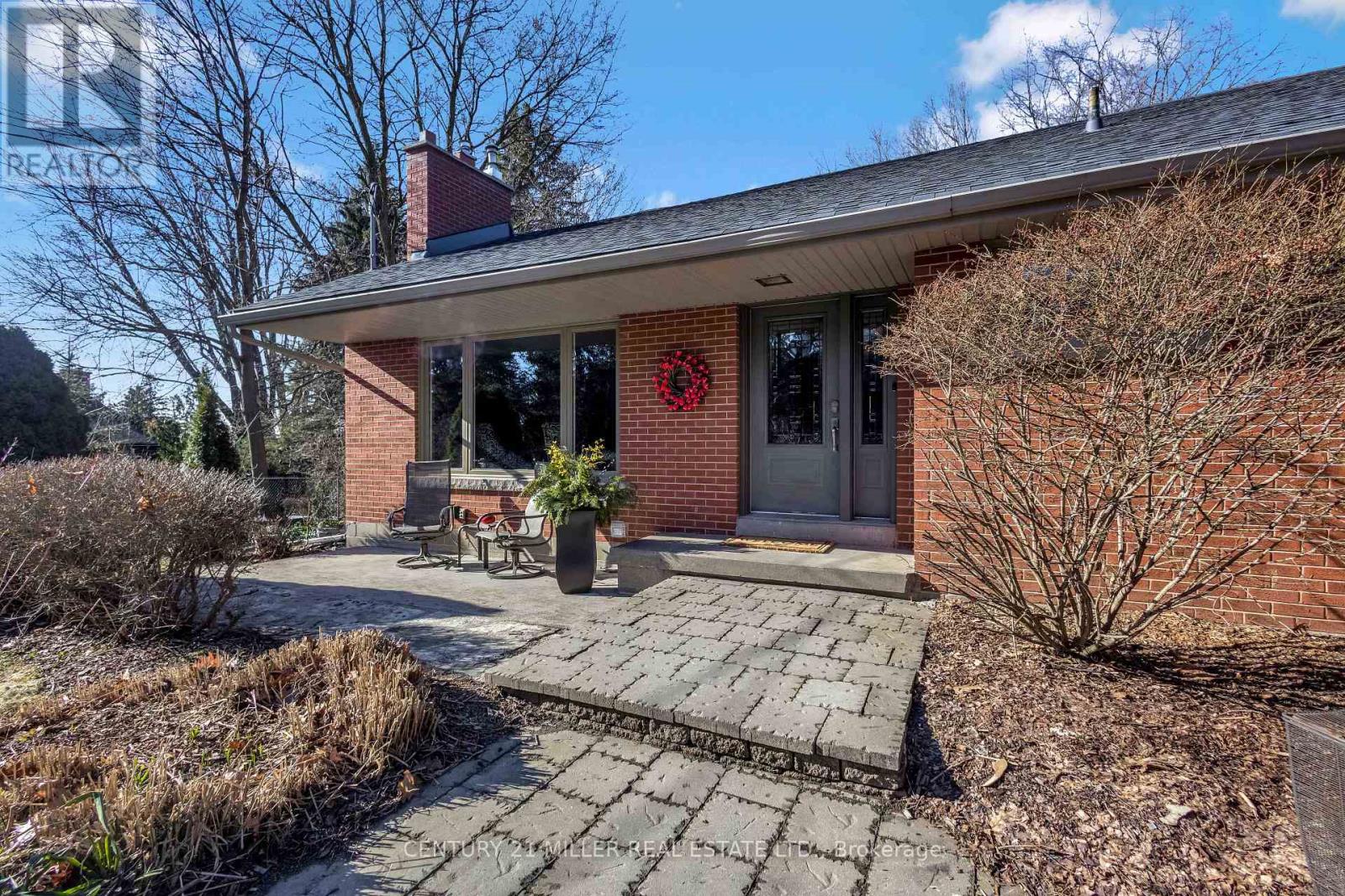 1898 Waterdown Road, Burlington, Ontario  L7P 0T2 - Photo 4 - W12942262