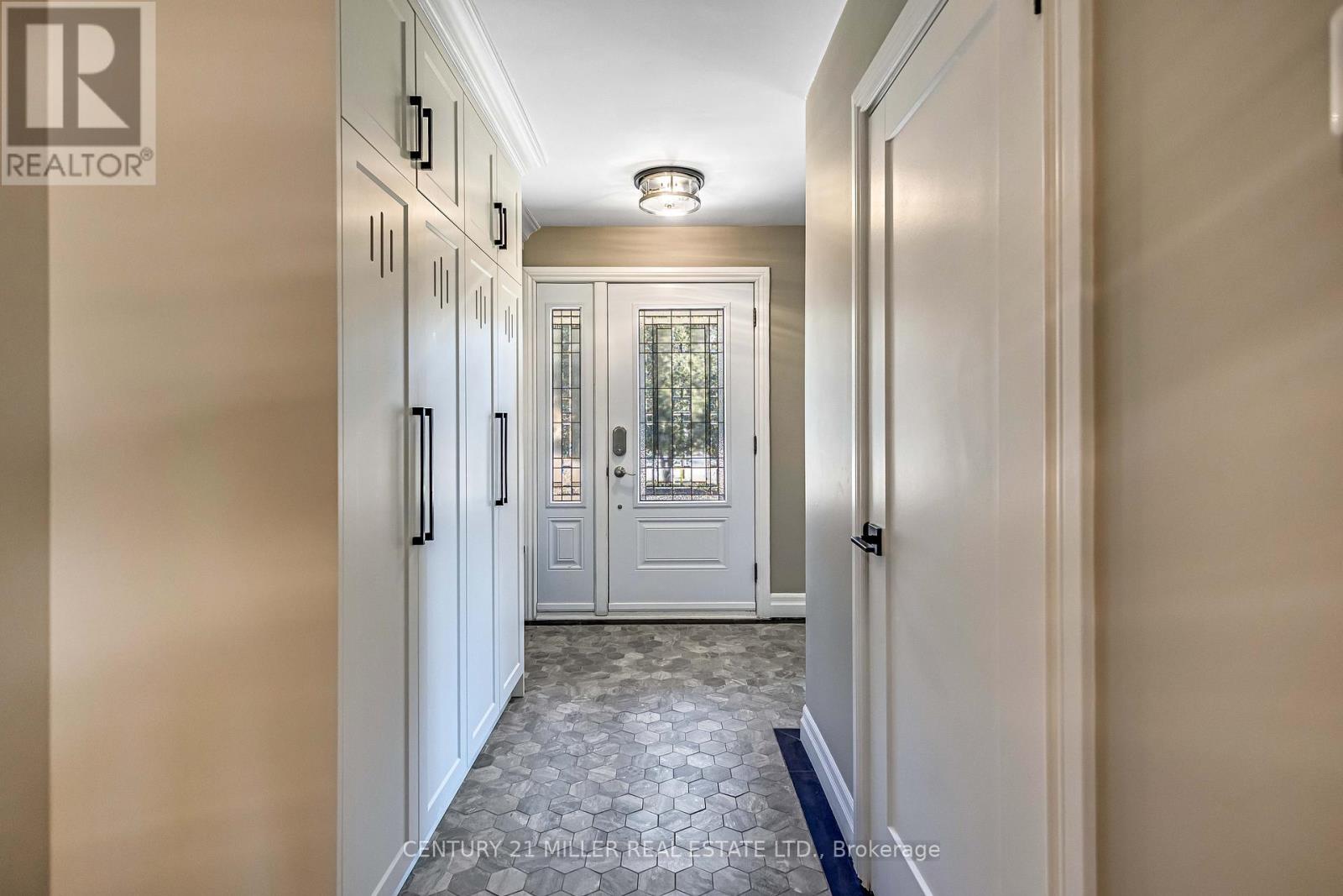 1898 Waterdown Road, Burlington, Ontario  L7P 0T2 - Photo 5 - W12942262