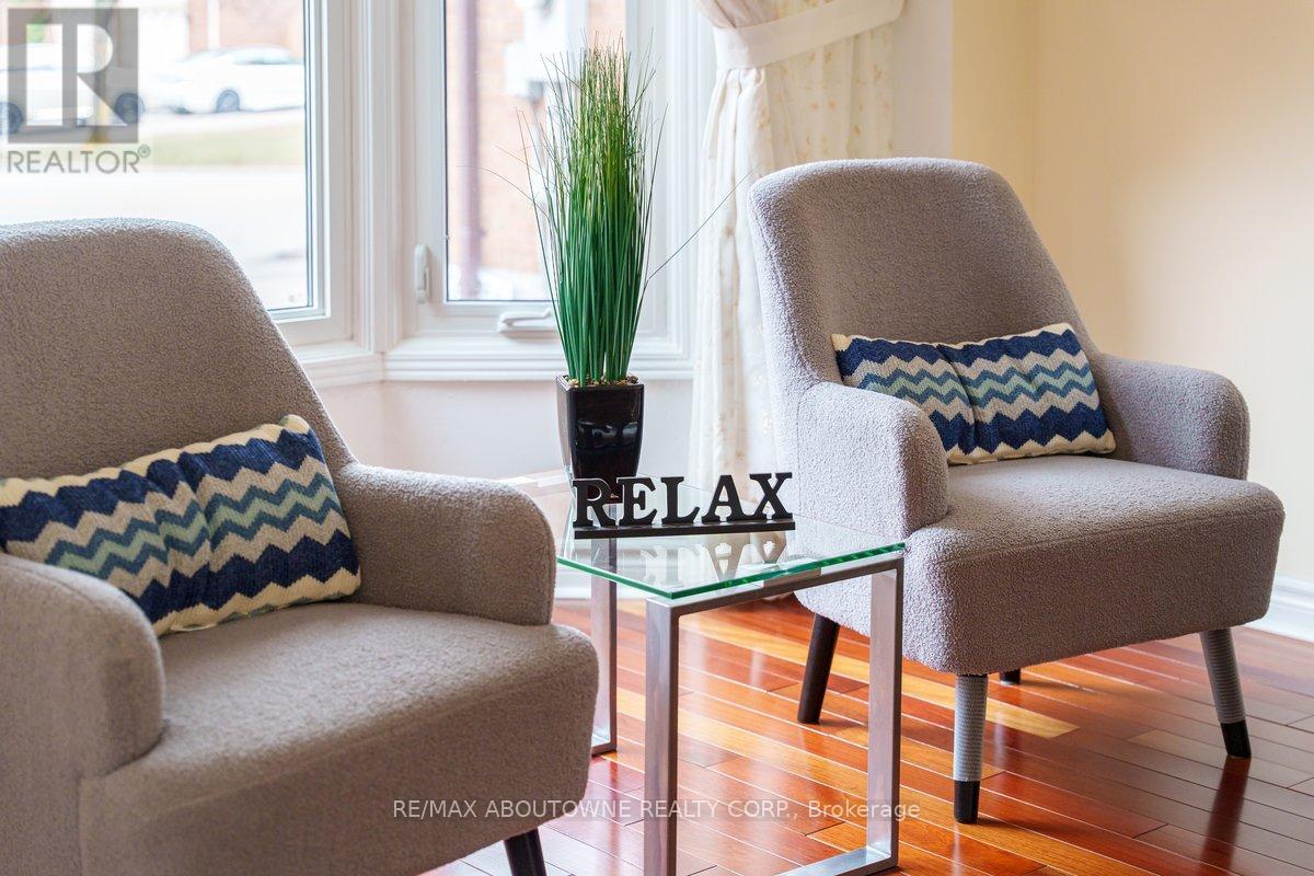 4538 Mayflower Drive, Mississauga, Ontario L5R 1S3 - Photo 6 - W12942268