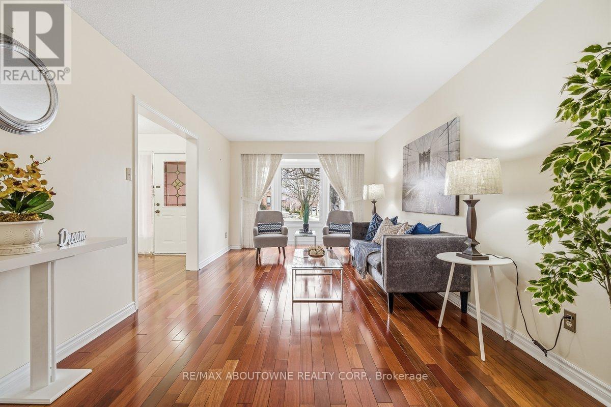 4538 Mayflower Drive, Mississauga, Ontario L5R 1S3 - Photo 7 - W12942268