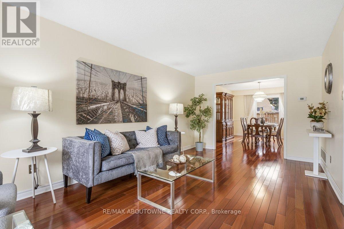 4538 Mayflower Drive, Mississauga, Ontario L5R 1S3 - Photo 8 - W12942268