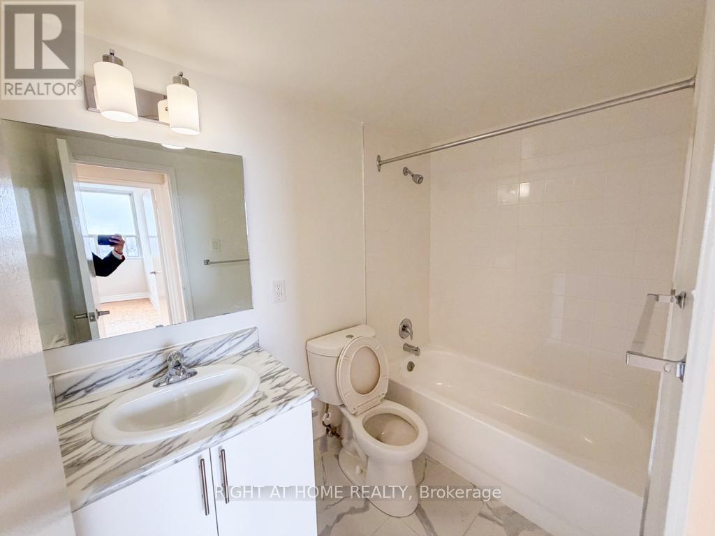 1016 - 1442 Lawrence Avenue W, Toronto, Ontario  M6L 1B2 - Photo 10 - W12942324