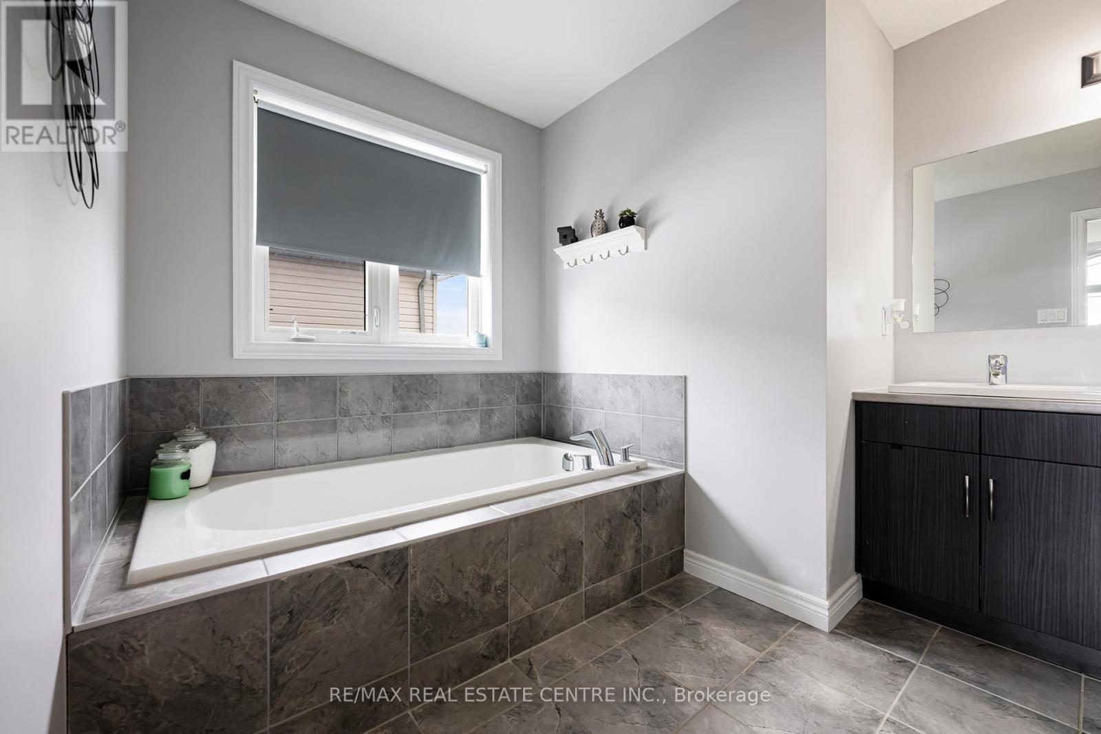 123 Taylor Drive, East Luther Grand Valley, Ontario  L9W 6P2 - Photo 35 - X12942276