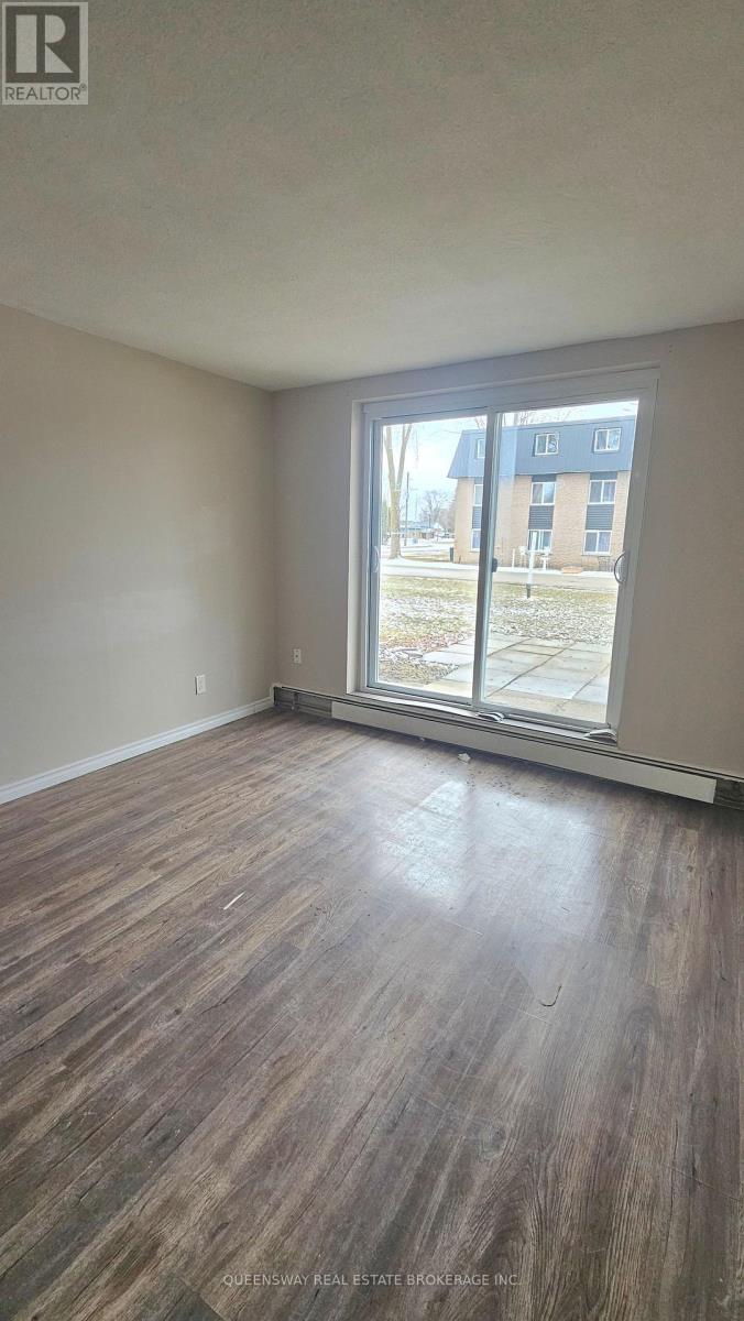 9 - 663 Barber Avenue, North Perth, Ontario  N4W 1S4 - Photo 5 - X12942294