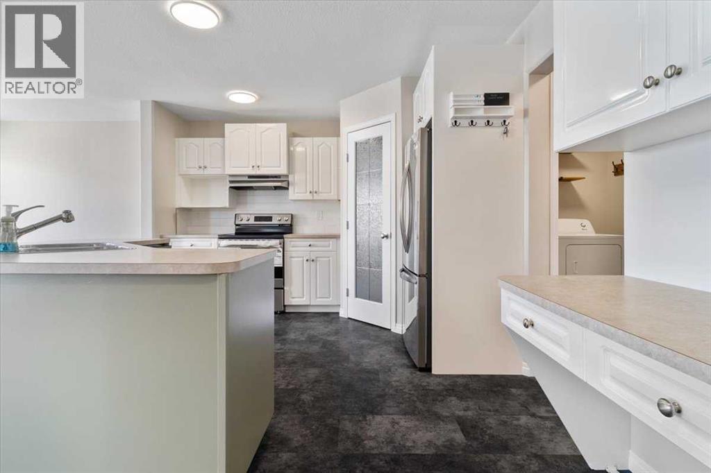 8113 Westpointe Drive, Grande Prairie, Alberta  T8W 2R2 - Photo 3 - A2296741