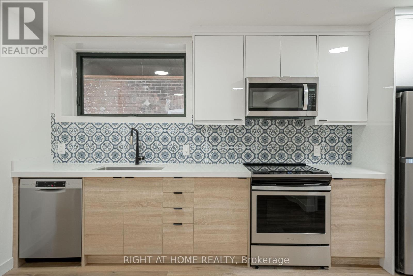 1 - 435 Grace Street, Toronto, Ontario  M6G 3A8 - Photo 3 - C12942374