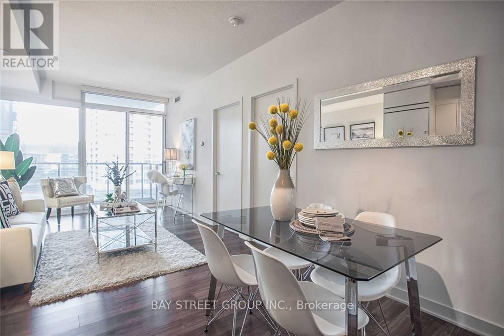 810 - 90 Queens Wharf Road, Toronto, Ontario  M5V 0J4 - Photo 10 - C12942378