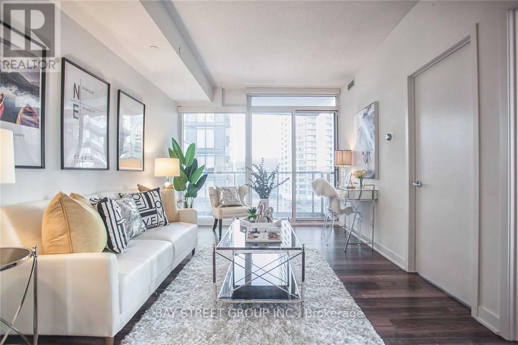 810 - 90 Queens Wharf Road, Toronto, Ontario  M5V 0J4 - Photo 12 - C12942378