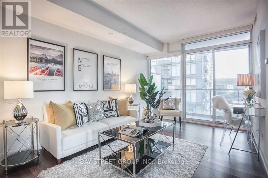 810 - 90 Queens Wharf Road, Toronto, Ontario  M5V 0J4 - Photo 13 - C12942378