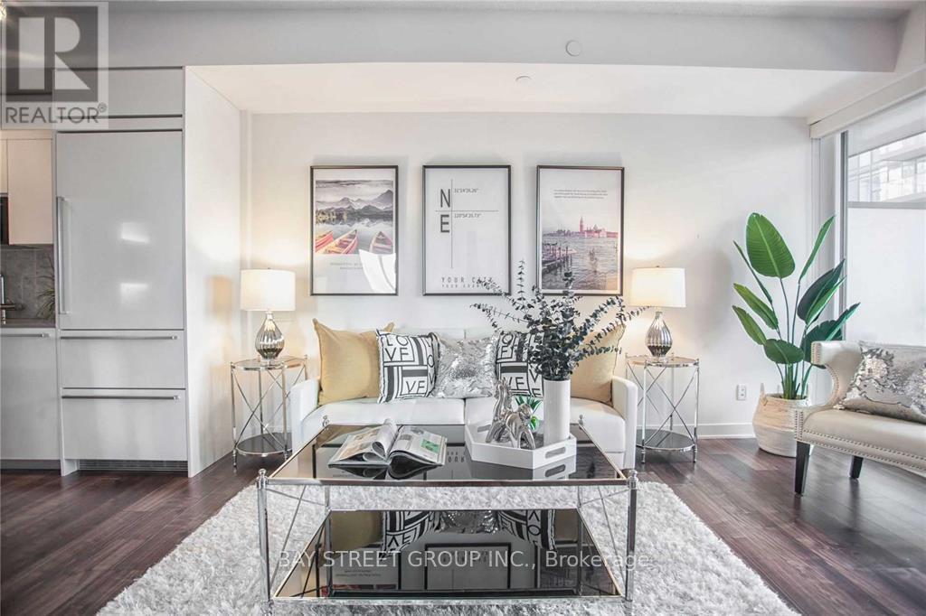 810 - 90 Queens Wharf Road, Toronto, Ontario  M5V 0J4 - Photo 14 - C12942378