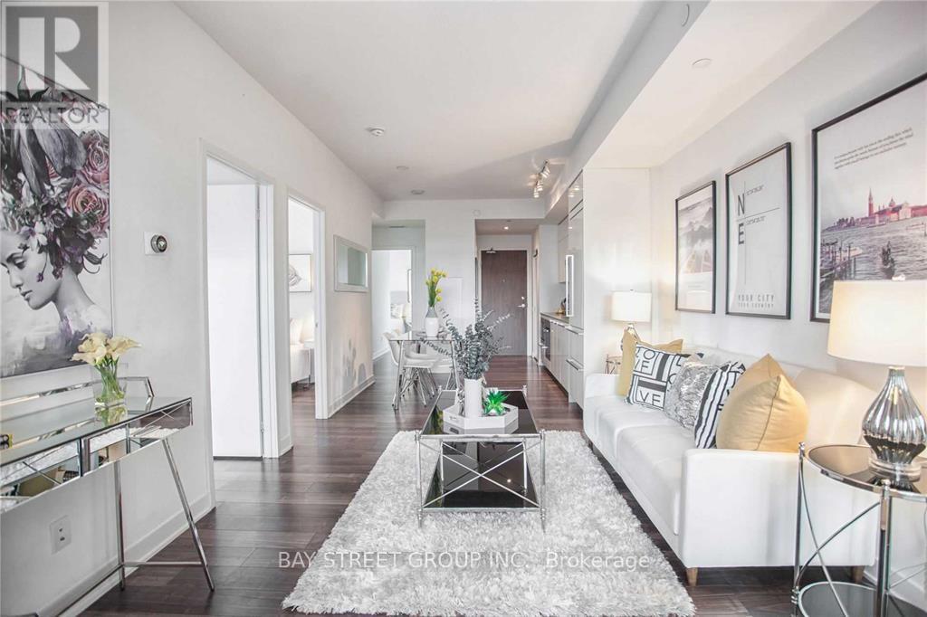 810 - 90 Queens Wharf Road, Toronto, Ontario  M5V 0J4 - Photo 16 - C12942378