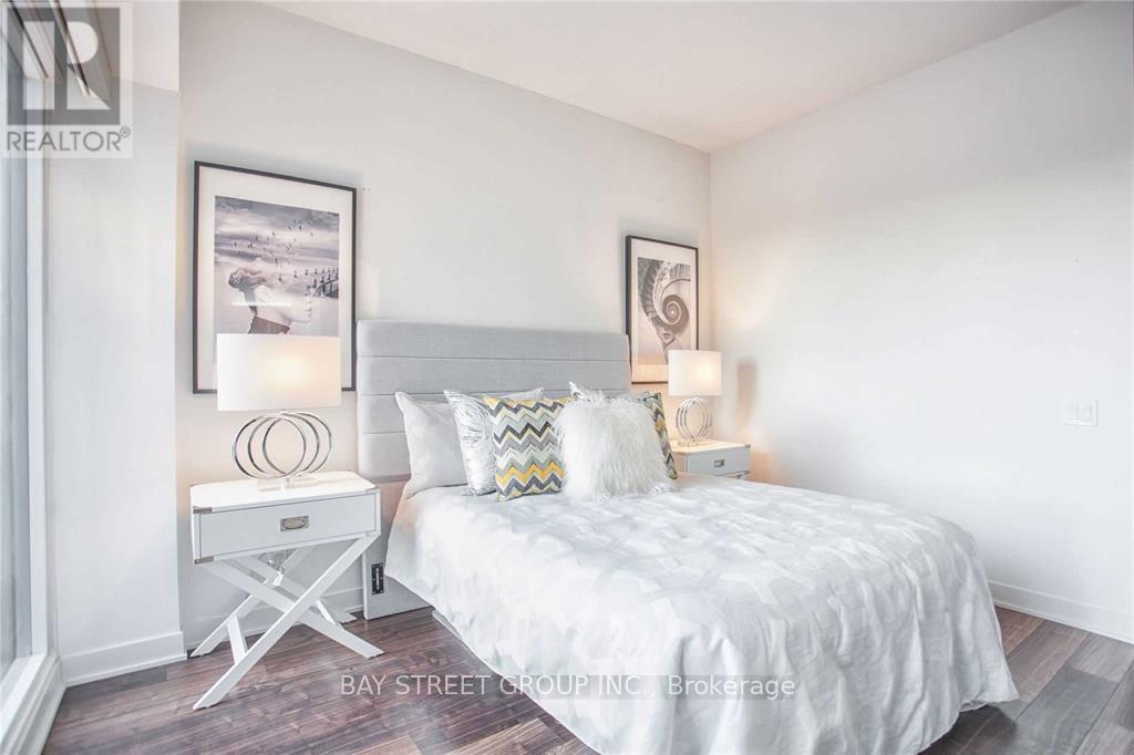 810 - 90 Queens Wharf Road, Toronto, Ontario  M5V 0J4 - Photo 21 - C12942378