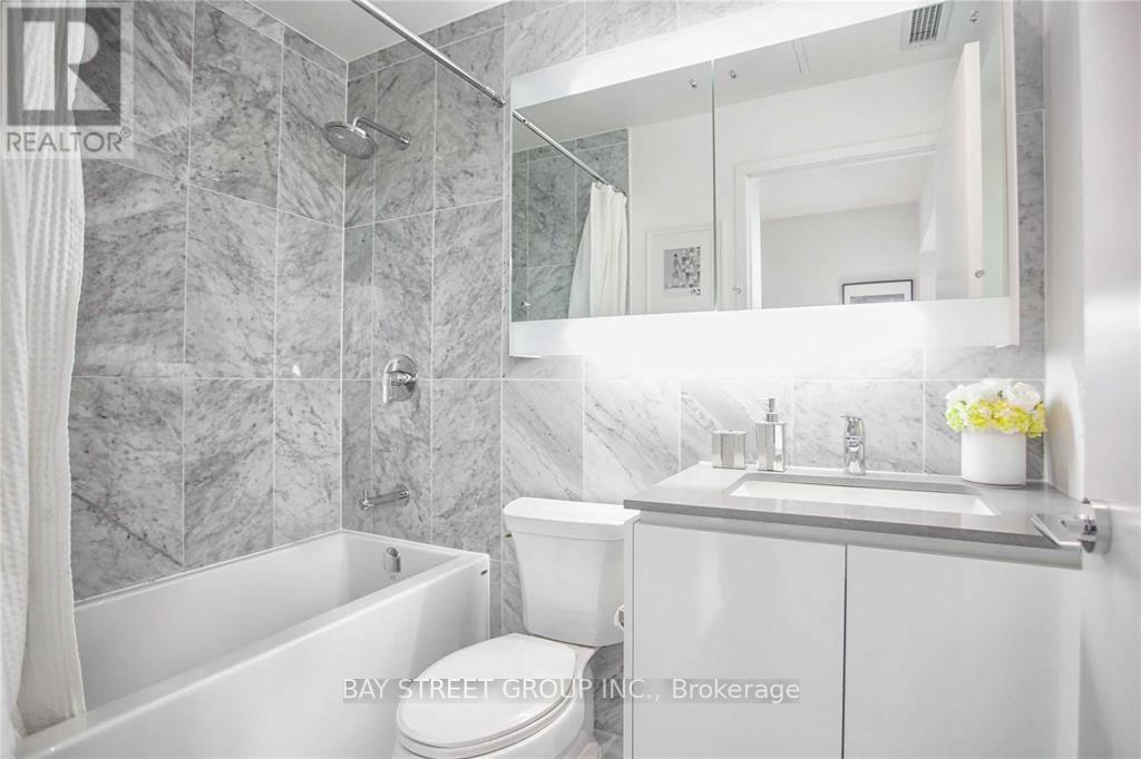810 - 90 Queens Wharf Road, Toronto, Ontario  M5V 0J4 - Photo 22 - C12942378