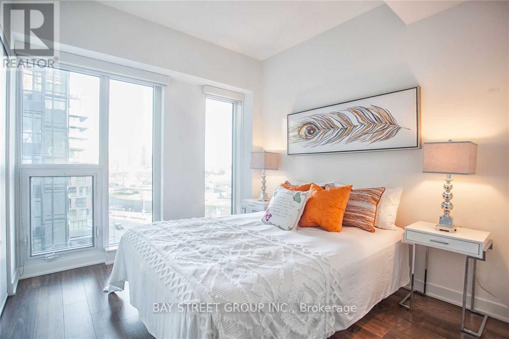 810 - 90 Queens Wharf Road, Toronto, Ontario  M5V 0J4 - Photo 24 - C12942378