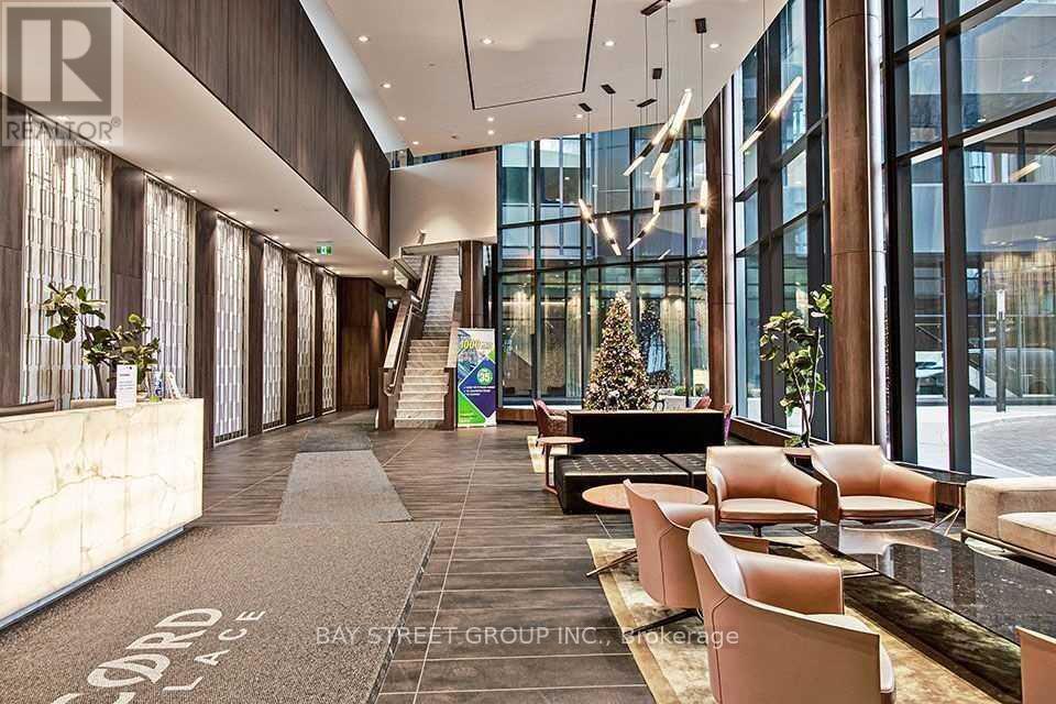 810 - 90 Queens Wharf Road, Toronto, Ontario  M5V 0J4 - Photo 4 - C12942378