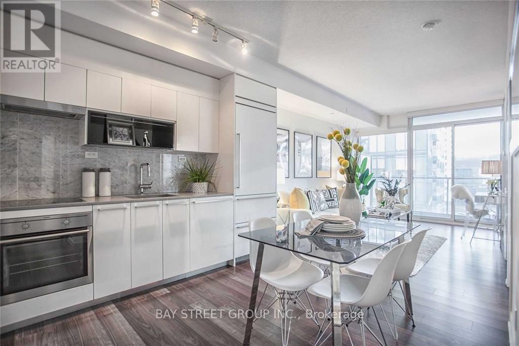 810 - 90 Queens Wharf Road, Toronto, Ontario  M5V 0J4 - Photo 5 - C12942378