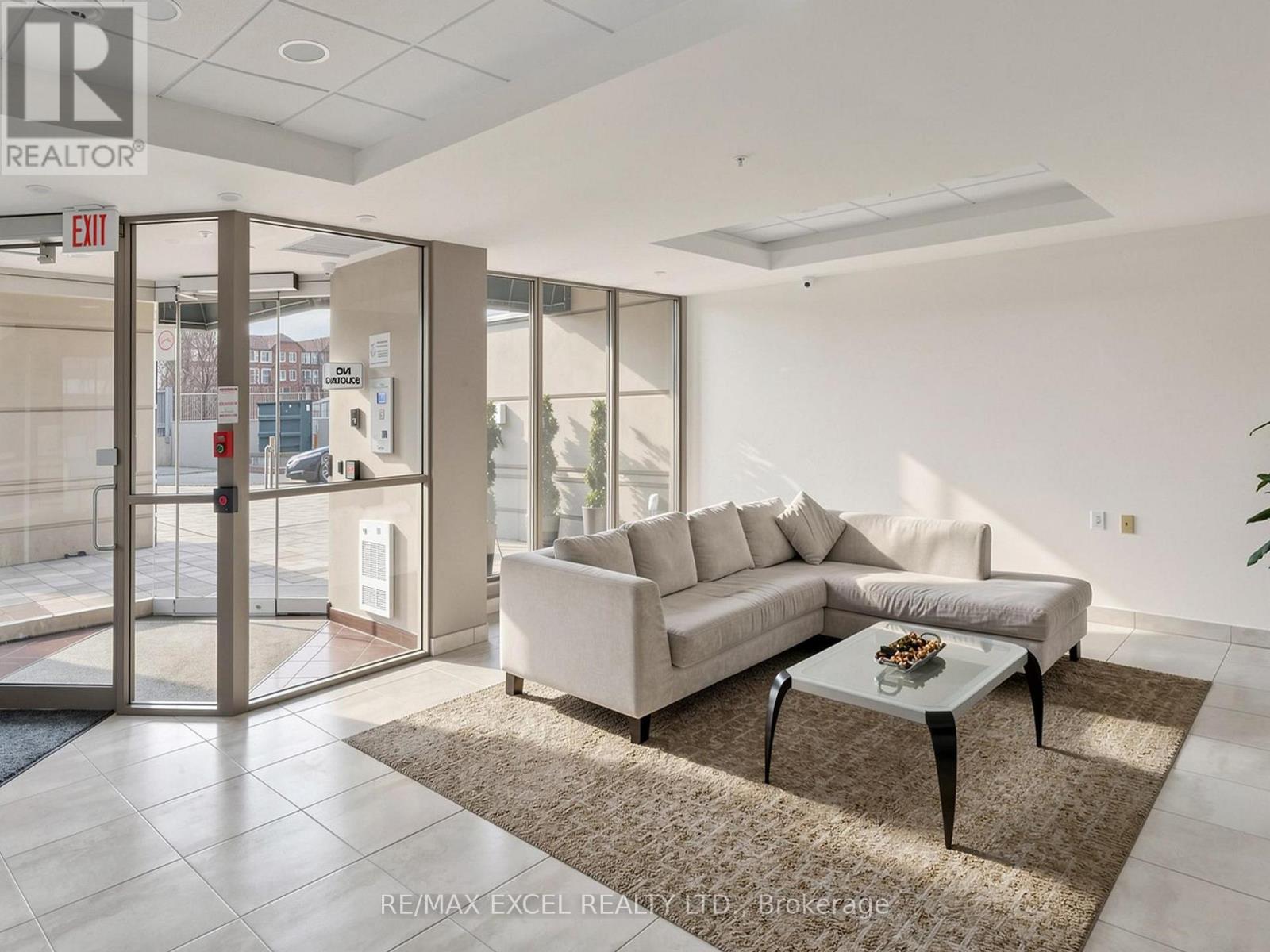 711 - 920 Sheppard Avenue W, Toronto, Ontario  M3H 0A2 - Photo 3 - C12942404