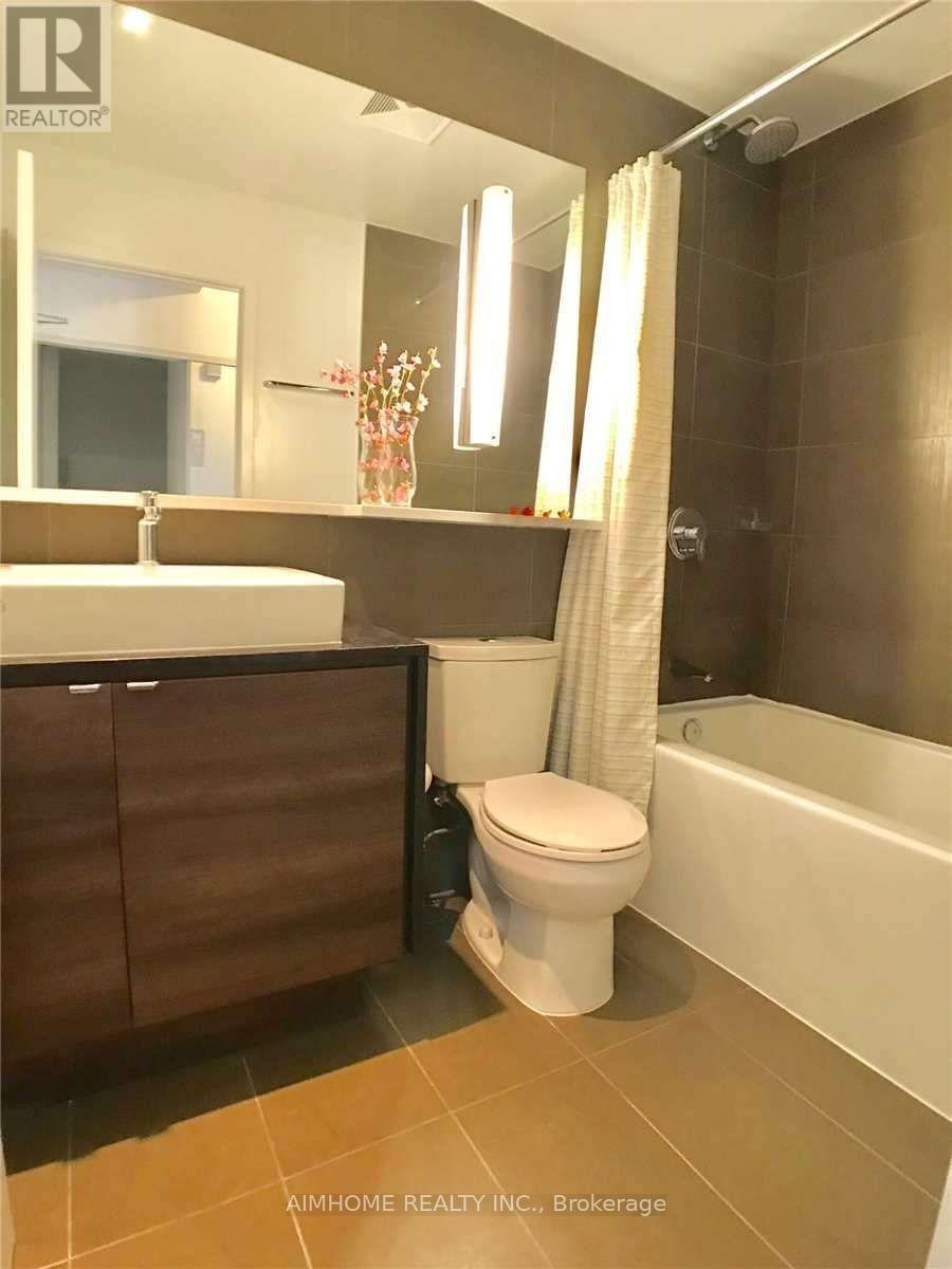 2016 - 121 Mcmahon Drive, Toronto, Ontario  M2K 0C1 - Photo 13 - C12942406