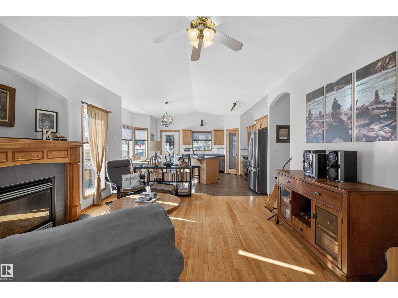 21 Halverson Co, Spruce Grove, Alberta  T7X 4P7 - Photo 2 - E4479962